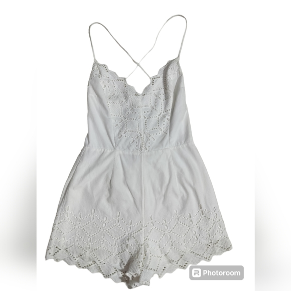 BP. White romper embroidered strappy back scalloped lace size M - Picture 2 of 14